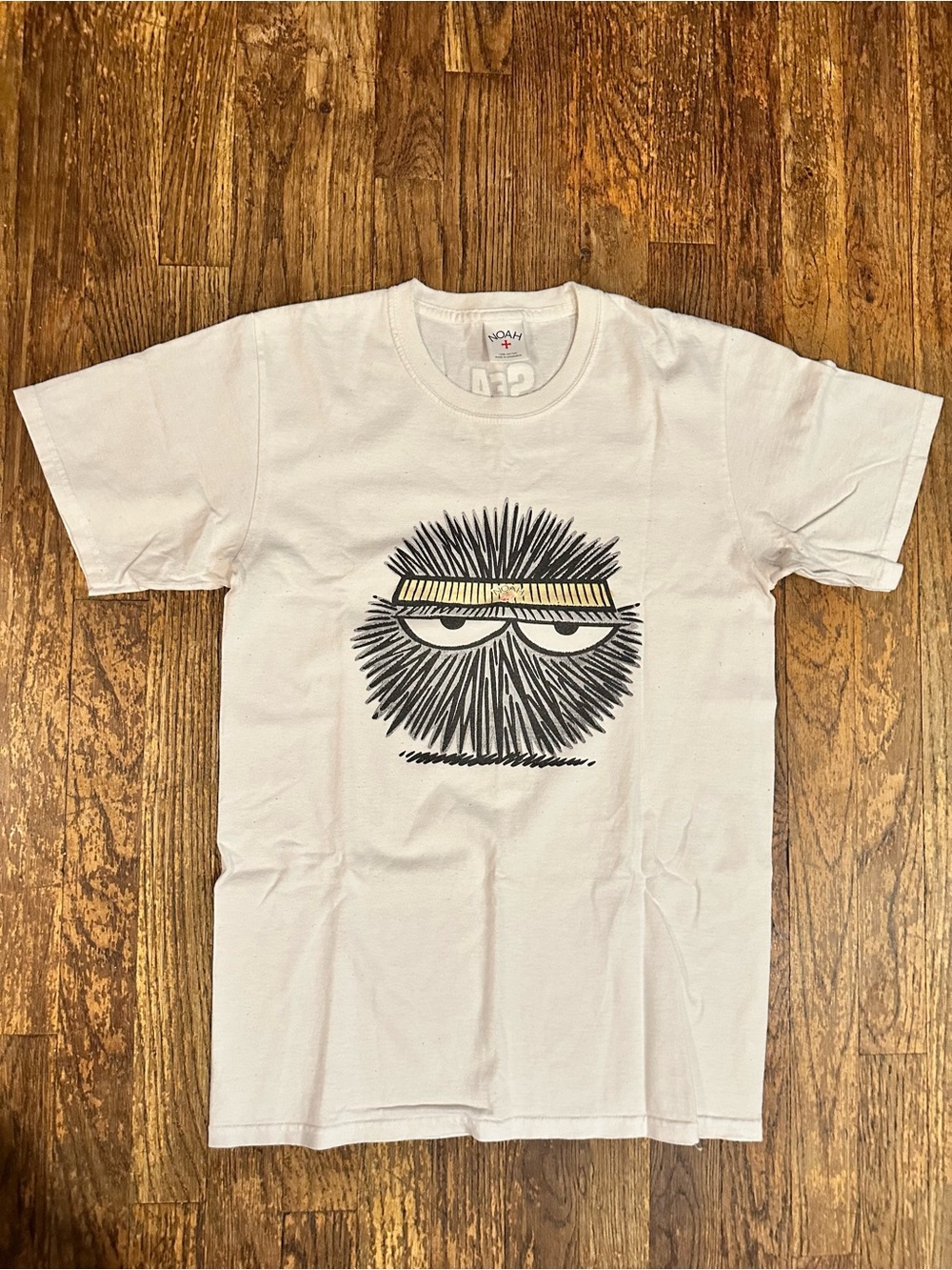 Noah - White Graphic Tee with Black & Yellow Illustration - GQ?